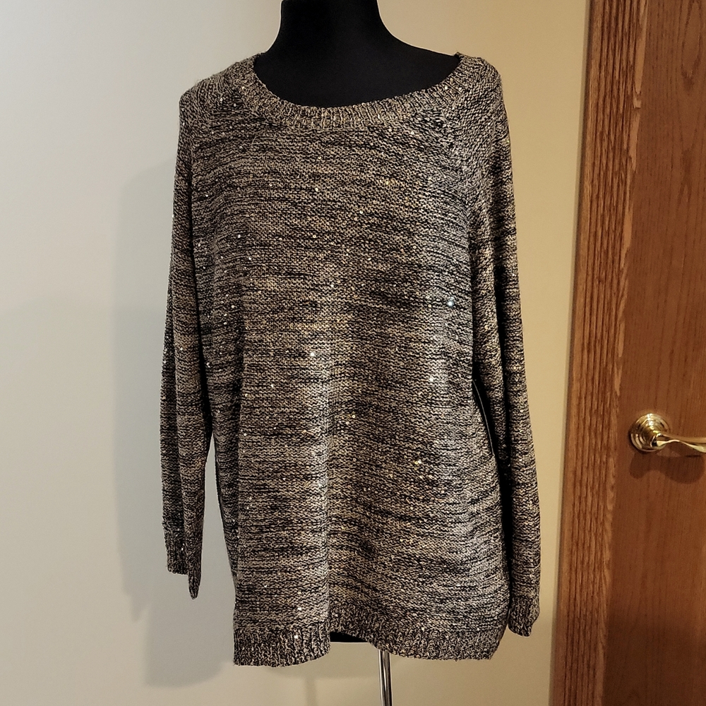Sweater with glimmer